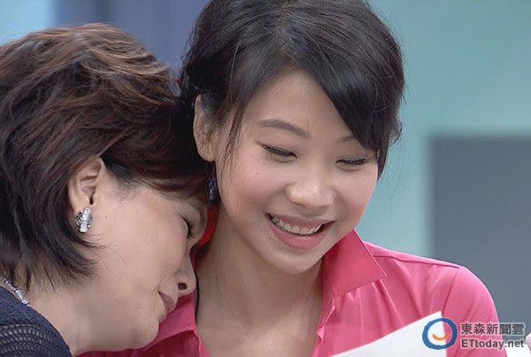 胡婷婷讀爸爸胡志強(qiáng)的親筆信忍不住淚崩 胡婷婷讀爸爸胡志強(qiáng)的親筆信忍不住淚崩