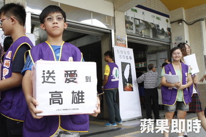 彰化民眾捐款點燃燭火祈福 送愛到高雄 彰化民眾捐款點燃燭火祈福 送愛到高雄