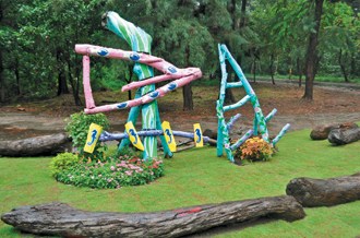 臺(tái)南漁光島帆船地標(biāo)蚵殼制成(圖)