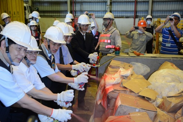 桃園銷(xiāo)毀23噸蔥油餅 衛(wèi)生局:受餿水油波及較輕微 桃園銷(xiāo)毀23噸蔥油餅 衛(wèi)生局:受餿水油波及較輕微