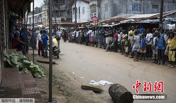 塞拉利昂埋尸隊(duì)罷工 埃博拉感染者尸體被拋街頭 塞拉利昂埋尸隊(duì)罷工 埃博拉感染者尸體被拋街頭