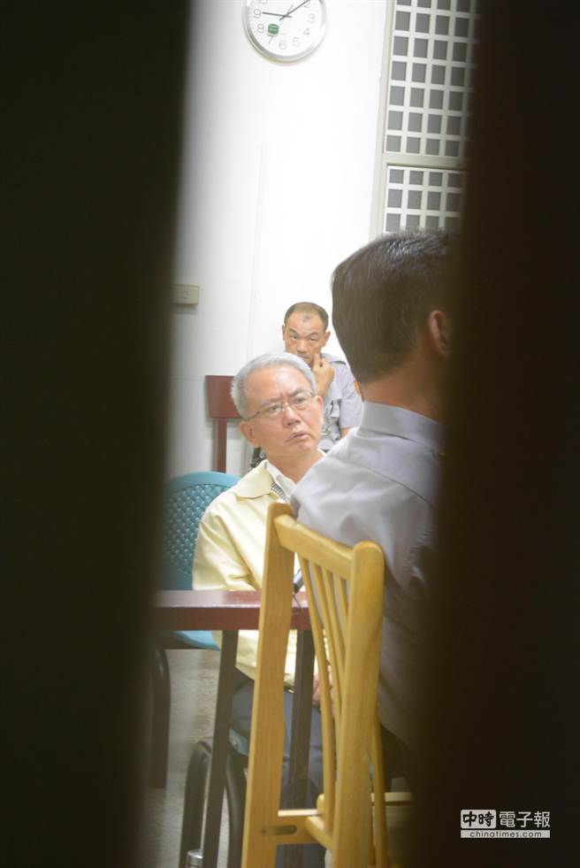 問題油案魏應(yīng)充列被告 今晚接受彰檢訊問(圖) 問題油案魏應(yīng)充列被告 今晚接受彰檢訊問(圖)