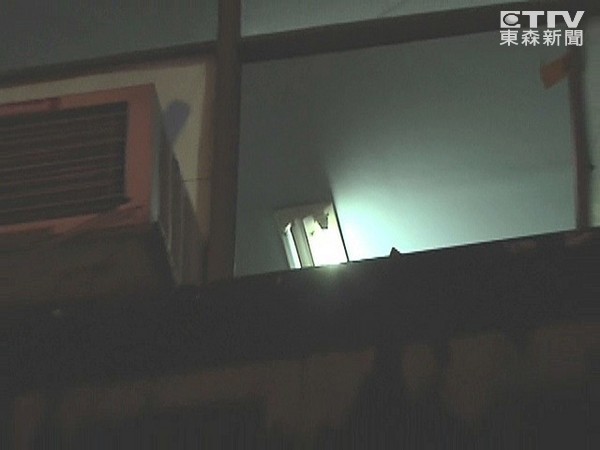 躁郁男與家人互控家暴9次 27刀砍死妹后跳樓 躁郁男與家人互控家暴9次 27刀砍死妹后跳樓