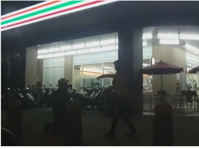 һ�����ӏ��o(h��)�w�������Ů��ץ������(d��ng)���¹�����