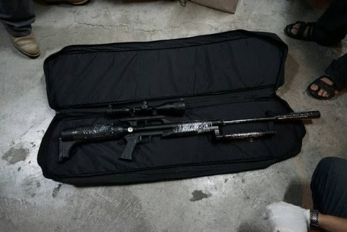 男子網購仿真槍玩游戲隊友:你先朝自己開一槍