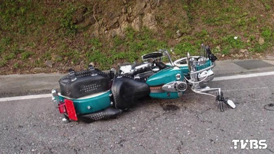 大陸游客 摔死 哈雷摩托 大陸游客臺灣騎哈雷摩托摔死家屬質(zhì)疑謀殺(圖) 大陸游客 摔死 哈雷摩托 大陸游客臺灣騎哈雷摩托摔死家屬質(zhì)疑謀殺(圖)