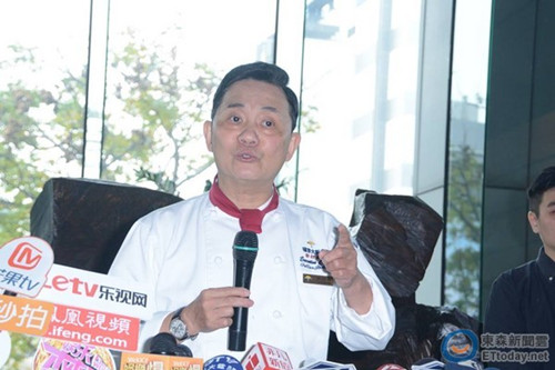 阿基師承認(rèn)帶女性上汽車旅館坦言:有擁抱接吻 阿基師承認(rèn)帶女性上汽車旅館坦言:有擁抱接吻