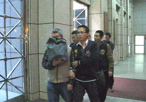 臺(tái)昔日電影大亨沒片拍 介紹大陸女子假結(jié)婚被捕(圖) 臺(tái)昔日電影大亨沒片拍 介紹大陸女子假結(jié)婚被捕(圖)