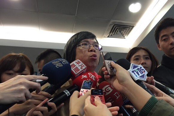 臺(tái)北成立應(yīng)變中心一級(jí)開設(shè) 柯文哲進(jìn)駐(臺(tái)媒圖) 臺(tái)北成立應(yīng)變中心一級(jí)開設(shè) 柯文哲進(jìn)駐(臺(tái)媒圖)