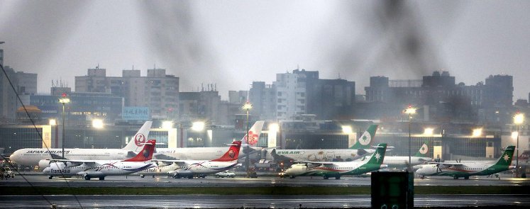 臺灣“民航局”:禁復(fù)興航空申請新航權(quán)一年 臺灣“民航局”:禁復(fù)興航空申請新航權(quán)一年