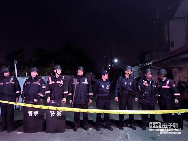 高雄挾警案續(xù):6嫌犯自盡 2人質(zhì)平安獲釋 高雄挾警案續(xù):6嫌犯自盡 2人質(zhì)平安獲釋