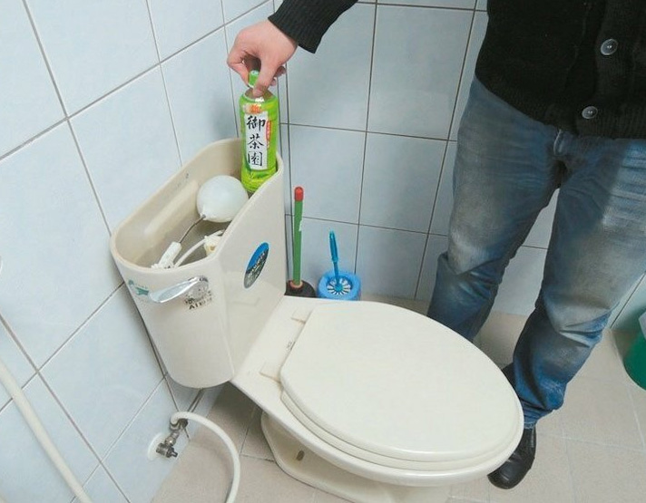 臺(tái)灣缺水嚴(yán)重 自來(lái)水公司建議水箱塞磚頭與馬桶搶水 臺(tái)灣缺水嚴(yán)重 自來(lái)水公司建議水箱塞磚頭與馬桶搶水