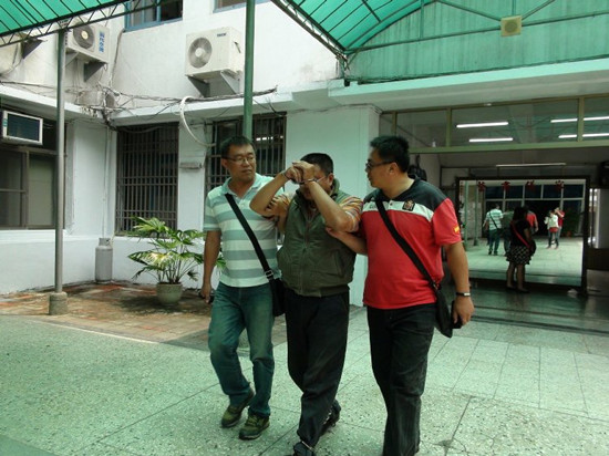 男子搶銀樓最粗金項(xiàng)鏈落網(wǎng)稱項(xiàng)鏈掉了氣壞老板