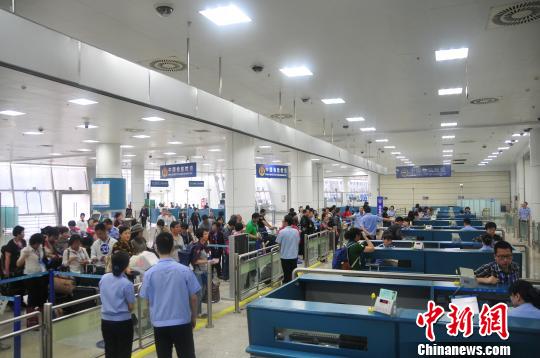 今年首艘以廈門為母港郵輪載1400游客赴臺(tái)