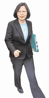 傳蔡英文設(shè)“暗黑小組”網(wǎng)友:只會(huì)搞負(fù)面選舉