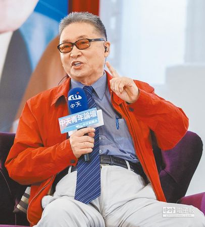 李敖勉勵青年頗"另類":父母沒錢就認命當月光族(圖) 李敖勉勵青年頗"另類":父母沒錢就認命當月光族(圖)