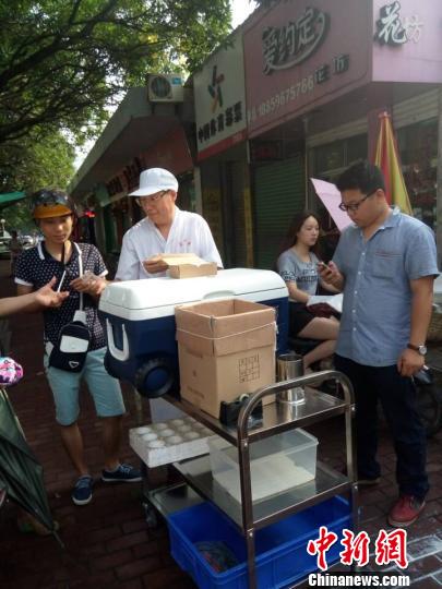 臺北夫婦賣早餐“爆紅” 漳州:做出“真臺味”(圖) 臺北夫婦賣早餐“爆紅” 漳州:做出“真臺味”(圖)