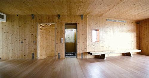 全臺(tái)唯一全木建筑吸引人潮 沒(méi)用鋼筋鐵釘(圖) 全臺(tái)唯一全木建筑吸引人潮 沒(méi)用鋼筋鐵釘(圖)