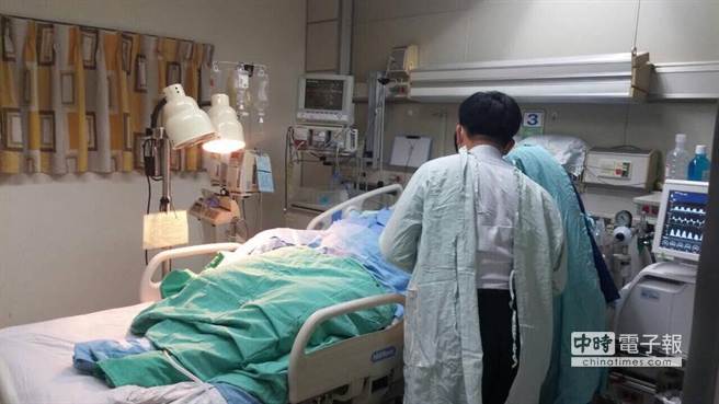 臺灣粉塵爆炸后續(xù):一李姓傷員待母到院后拔管 臺灣粉塵爆炸后續(xù):一李姓傷員待母到院后拔管