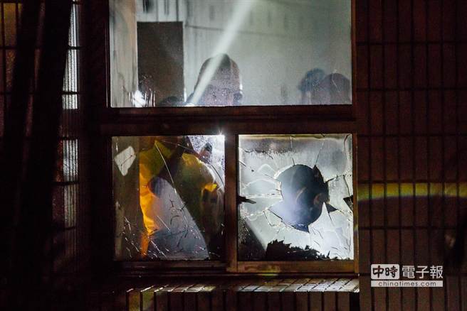 臺北市府凌晨4時突發(fā)火警 無人員傷亡(組圖) 臺北市府凌晨4時突發(fā)火警 無人員傷亡(組圖)