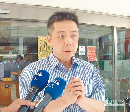 臺(tái)八仙樂(lè)園董事長(zhǎng)致歉 塵爆事故責(zé)任全推給姐姐(圖) 臺(tái)八仙樂(lè)園董事長(zhǎng)致歉 塵爆事故責(zé)任全推給姐姐(圖)