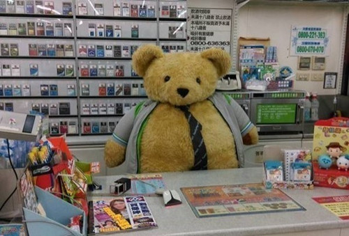 大夜班店員想上廁所 急找“超萌的它”來代班(圖) 大夜班店員想上廁所 急找“超萌的它”來代班(圖)