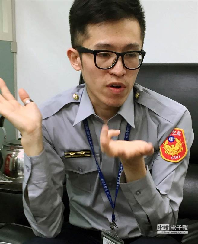 ֻ�򺽾���ֹ�ÿ͔y��Σ����Ʒѩ�Ѽ��ϙC(j��)�������ְ��zһ�(du��)���(du��)�L�����(��D)���⵽�������ݾ��ٵă����j�R