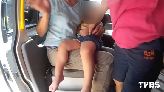 2歲男童不肯吃感冒藥家屬?gòu)?qiáng)灌險(xiǎn)致其窒息(圖)