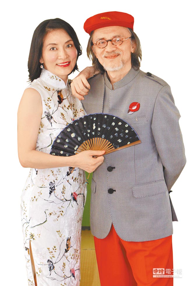 鄧志鴻(右)與何沛騏(左)6月25日公證結(jié)婚。(臺媒圖) 鄧志鴻(右)與何沛騏(左)6月25日公證結(jié)婚。(臺媒圖)