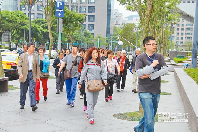 2008���_(k��i)�Ŵ���񱊸��_(t��i)�^�����񣬸��_(t��i)ꑿ�������L(zh��ng)���^����R����Ҳ�҄�(chu��ng)�¸ߡ����Еr(sh��)��ӈ�(b��o)�D ���\�~�z��