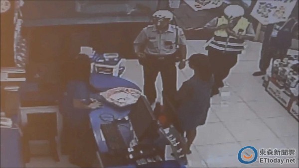 女大學(xué)生想幫流浪貓洗澡 沒(méi)錢無(wú)奈偷寵物店被逮 女大學(xué)生想幫流浪貓洗澡 沒(méi)錢無(wú)奈偷寵物店被逮