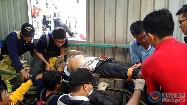 高雄工人不慎跌落5樓高砂石預(yù)拌槽 遭活埋身亡 高雄工人不慎跌落5樓高砂石預(yù)拌槽 遭活埋身亡