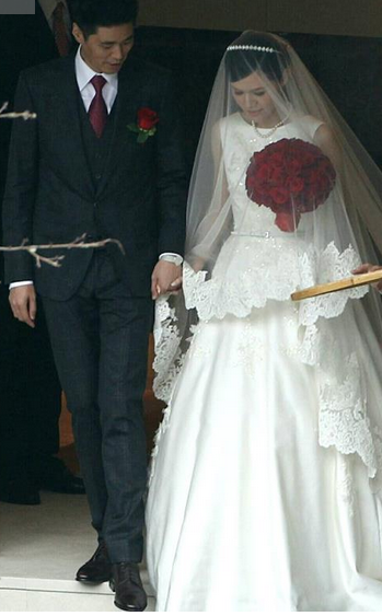 李登輝孫女李坤儀完婚 挽新郎步出翠山莊 李登輝孫女李坤儀完婚 挽新郎步出翠山莊