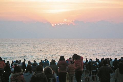 跨年曙光連續(xù)15年未出現(xiàn)臺(tái)東依舊超人氣(圖)