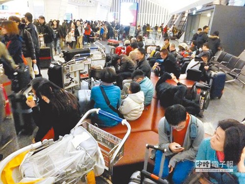 臺灣春運恐出現(xiàn)瓶頸高鐵喊罷工桃園機場塞爆(圖)
