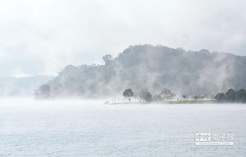 臺灣日月潭清晨煙霧縹緲潑墨山水美如詩境(圖)