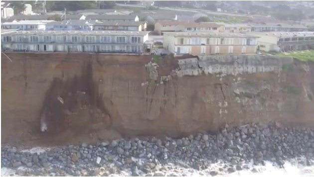 美國加州受暴雨侵蝕嚴重 海景房險入海(圖) 美國加州受暴雨侵蝕嚴重 海景房險入海(圖)