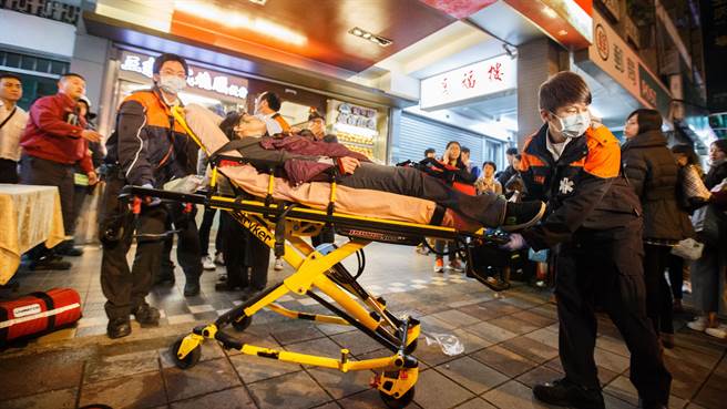 臺(tái)北一火鍋店發(fā)生大規(guī)模一氧化碳中毒 22人送醫(yī) 臺(tái)北一火鍋店發(fā)生大規(guī)模一氧化碳中毒 22人送醫(yī)