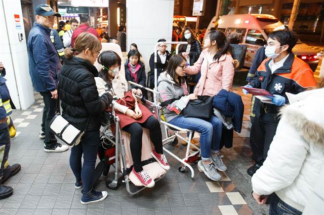 臺(tái)北一火鍋店發(fā)生大規(guī)模一氧化碳中毒 22人送醫(yī) 臺(tái)北一火鍋店發(fā)生大規(guī)模一氧化碳中毒 22人送醫(yī)