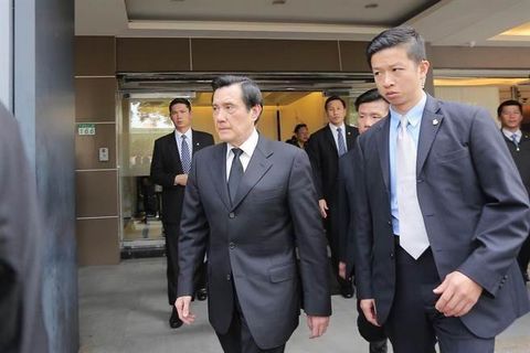 �RӢ�Ÿ�����Ůͯ�`ǰ����(�DƬ��Դ�����Еr(sh��)��ӈ�(b��o)��)