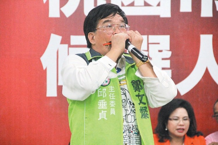 民進(jìn)黨“立委”耍官威罵警察 警察喊告獲網(wǎng)友力挺 民進(jìn)黨“立委”耍官威罵警察 警察喊告獲網(wǎng)友力挺