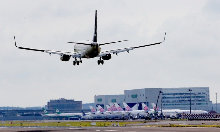 華航今日仍有56個(gè)航班取消 萬人受影響 華航今日仍有56個(gè)航班取消 萬人受影響