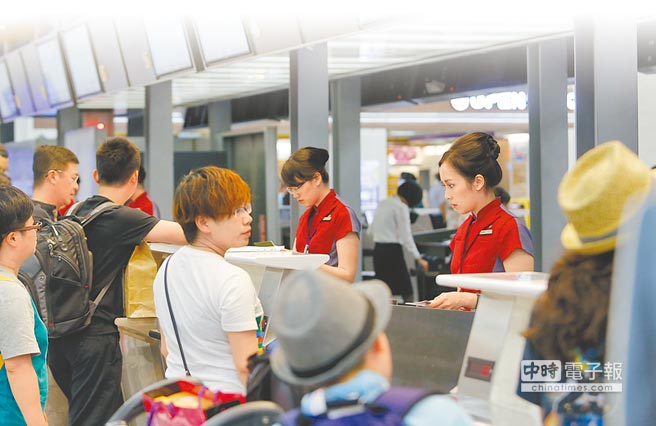 臺(tái)灣華航罷工損11億元 全民埋單3.8億(圖) 臺(tái)灣華航罷工損11億元 全民埋單3.8億(圖)