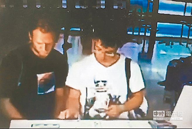 臺灣吐鈔案情節(jié)如大片 3俄嫌臺風(fēng)夜60小時狂掃7000萬 臺灣吐鈔案情節(jié)如大片 3俄嫌臺風(fēng)夜60小時狂掃7000萬