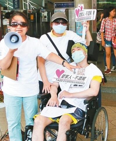 江春男酒駕事件持續(xù)發(fā)酵 各方呼吁蔡當局換人 江春男酒駕事件持續(xù)發(fā)酵 各方呼吁蔡當局換人