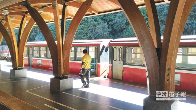 ����ɽɭ���F·ɽ�ϰ�܇���ο�ϡ��