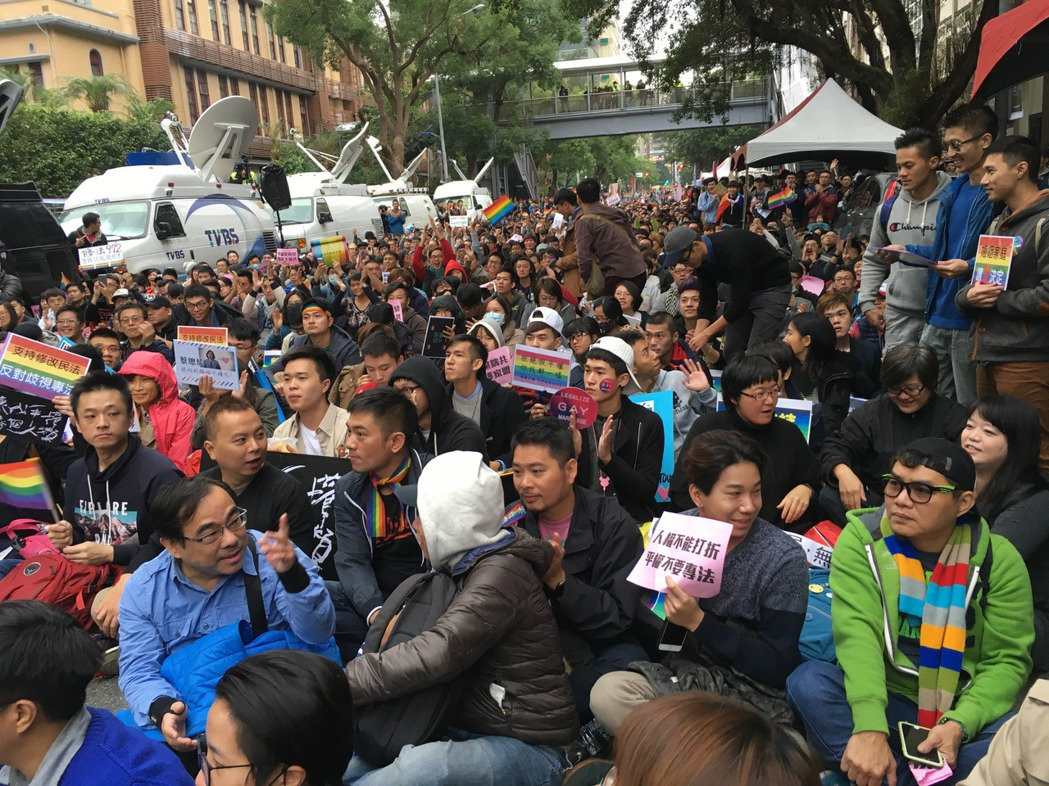 28�������f��ͦͬ�Ի������񱊰���������Ժ��