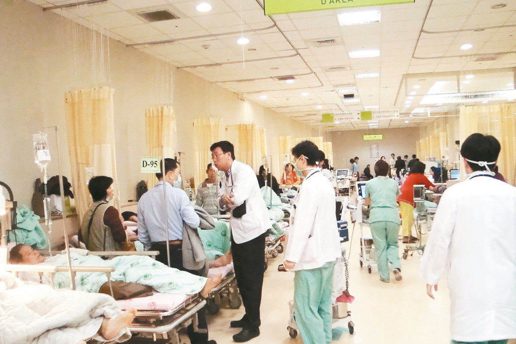 臺當局“一例一休”上路 醫(yī)院護理人力恐雪上加霜 臺當局“一例一休”上路 醫(yī)院護理人力恐雪上加霜