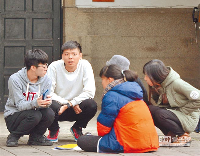 少子化致島內(nèi)大學(xué)注冊(cè)率雪崩 151個(gè)系所無(wú)人注冊(cè) 少子化致島內(nèi)大學(xué)注冊(cè)率雪崩 151個(gè)系所無(wú)人注冊(cè)