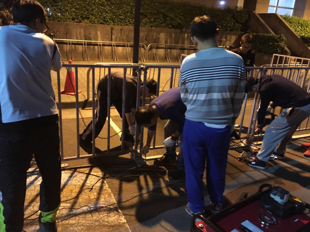 臺(tái)中百名警察深夜加班至清晨 臺(tái)中百名警察深夜加班至清晨